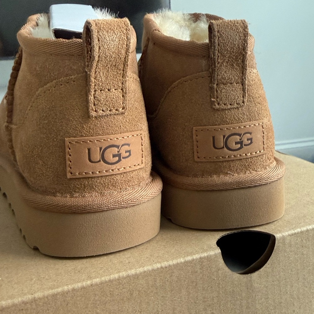 UGG W CLASSIC ULTRA MINI